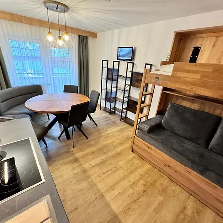 Ahorn Bed & Breakfast 3*