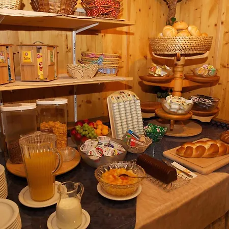 Ahorn Bed & Breakfast 3*